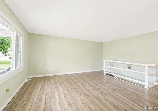 Photo 2 of Single family home for sale at 5 Beatrice Ct, East Alton, IL 62024 | MLS# MIS26052595 | Listing updated on 2026-09-07