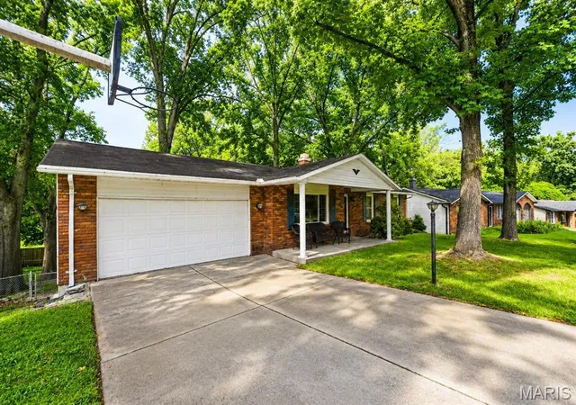 Photo 36 of Single family home for sale at 5 Beatrice Ct, East Alton, IL 62024 | MLS# MIS26052595 | Listing updated on 2026-09-28