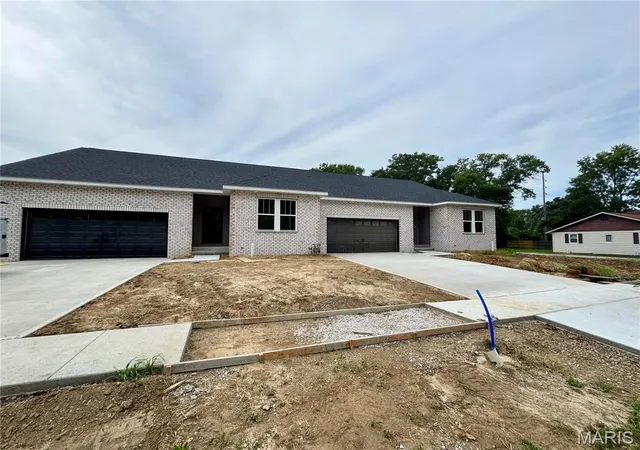 Photo 2 of Single family home for sale at 106 S Lawn Ave, O Fallon, IL 62269 | MLS# MIS26052601 | Listing updated on 2026-09-03