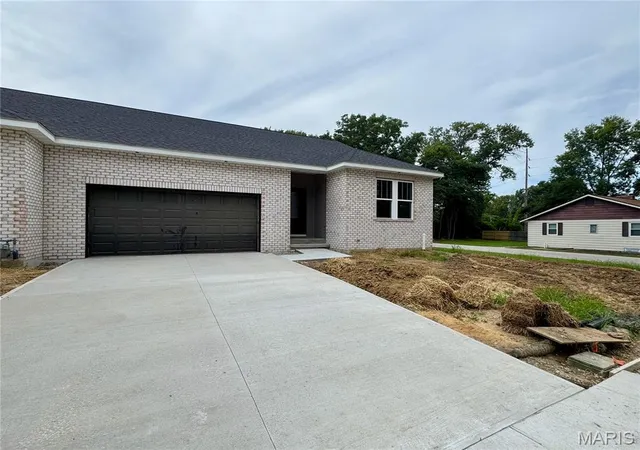 Photo 3 of Single family home for sale at 106 S Lawn Ave, O Fallon, IL 62269 | MLS# MIS26052601 | Listing updated on 2026-09-03