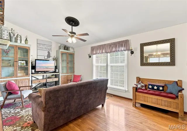 Photo 4 of Sale Pending at 5844 Pierwood Dr, Saint Louis, MO 63129 | MLS# MIS26052610 | Listing updated on 2026-09-23