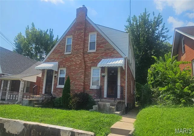 Photo 3 of Sale Pending at 6714 Saint Louis Ave #2, Saint Louis, MO 63121 | MLS# MIS26052619 | Listing updated on 2026-08-20