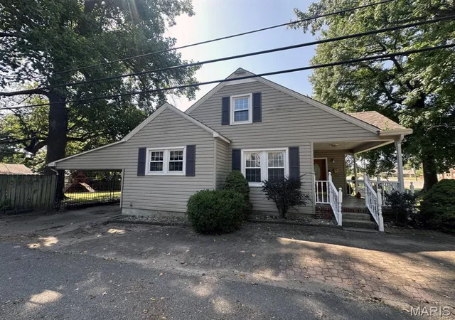 2nd image of 231 S Park Ln, Dexter, MO 63841 | MLS# MIS26052624
