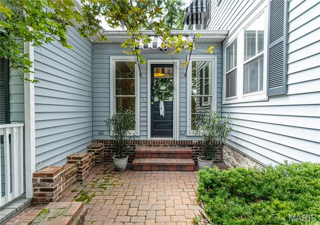 Photo 3 of Sale Pending at 9242 Clayton Rd, Saint Louis, MO 63124 | MLS# MIS26052632 | Listing updated on 2026-08-17