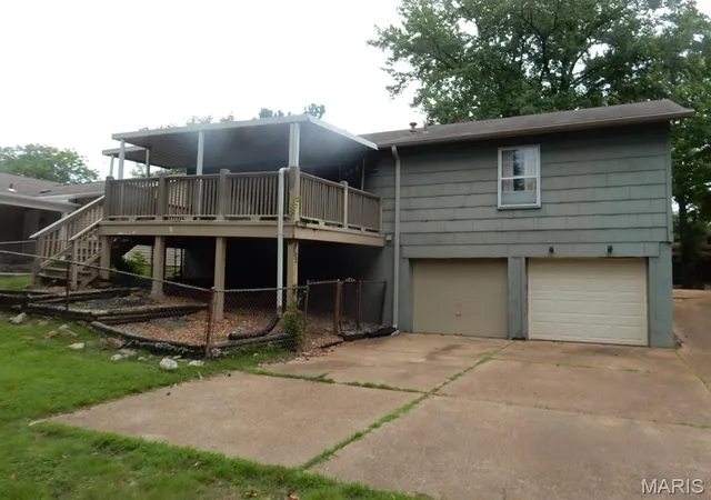 Photo 2 of Sale Pending at 2321 Bennington Pl, Maryland Heights, MO 63043 | MLS# MIS26052634 | Listing updated on 2026-08-25