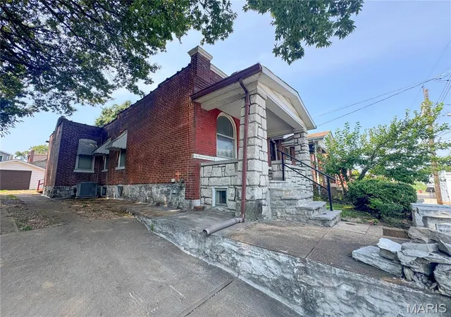 Photo 2 of Single family home for sale at 4950 Hummelsheim Ave, Saint Louis, MO 63123 | MLS# MIS26052639 | Listing updated on 2026-08-24