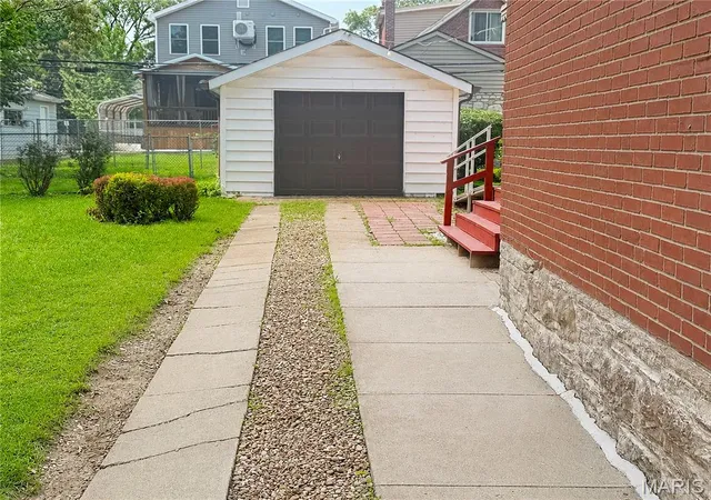 Photo 3 of Single family home for sale at 4950 Hummelsheim Ave, Saint Louis, MO 63123 | MLS# MIS26052639 | Listing updated on 2026-08-24