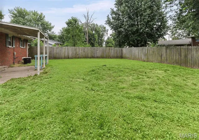 Photo 3 of Sale Pending at 822 Amherst Dr, East Alton, IL 62024 | MLS# MIS26052640 | Listing updated on 2026-09-02