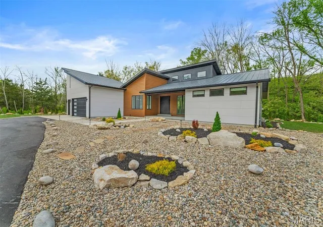 Photo 3 of Single family home for sale at 4513 Du Bourg Ln, Saint Louis, MO 63128 | MLS# MIS26052650 | Listing updated on 2026-08-15