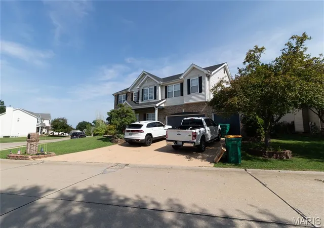 3rd image of 5176 Romaine Spring Dr, Fenton, MO 63026 | MLS# MIS26052659