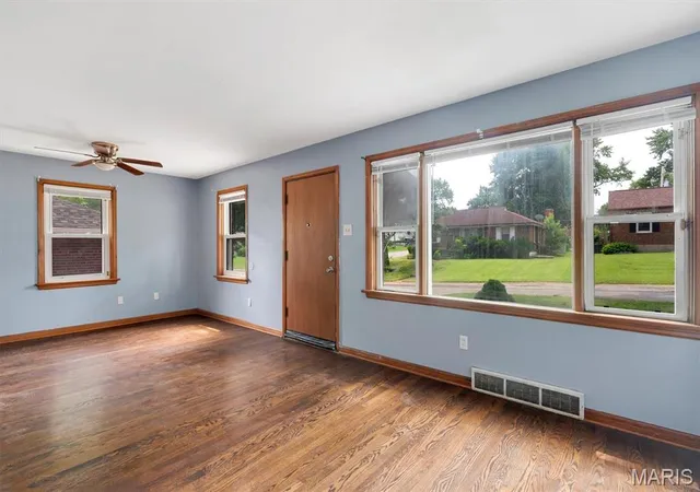 Photo 3 of Single family home for sale at 9107 Harold Dr, Saint Louis, MO 63134 | MLS# MIS26052661 | Listing updated on 2026-09-02