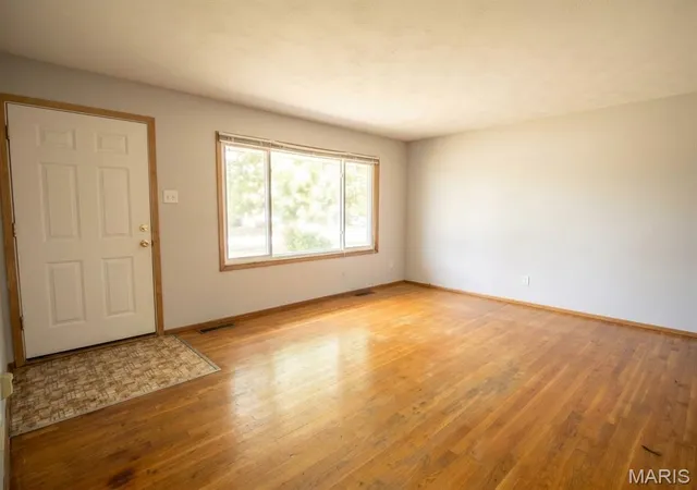 Photo 3 of Sale Pending at 10725 Alliance Dr, Saint Louis, MO 63136 | MLS# MIS26052663 | Listing updated on 2026-08-27