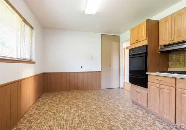 Photo 4 of Sale Pending at 10725 Alliance Dr, Saint Louis, MO 63136 | MLS# MIS26052663 | Listing updated on 2026-10-06