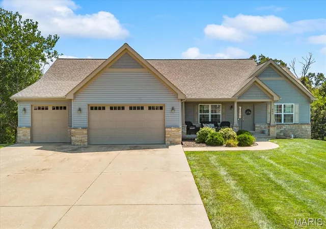 Photo 1 of Single family home for sale at 804 Autumn Rise Ln, Columbia, IL 62236 | MLS# MIS26052668 | Listing updated on 2026-09-14