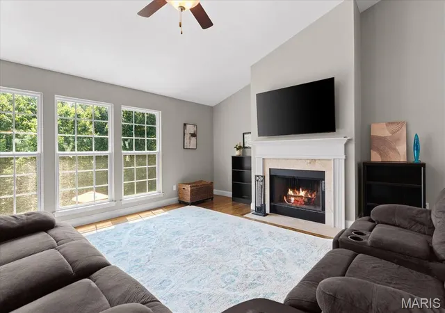 4th image of 804 Autumn Rise Ln, Columbia, IL 62236 | MLS# MIS26052668