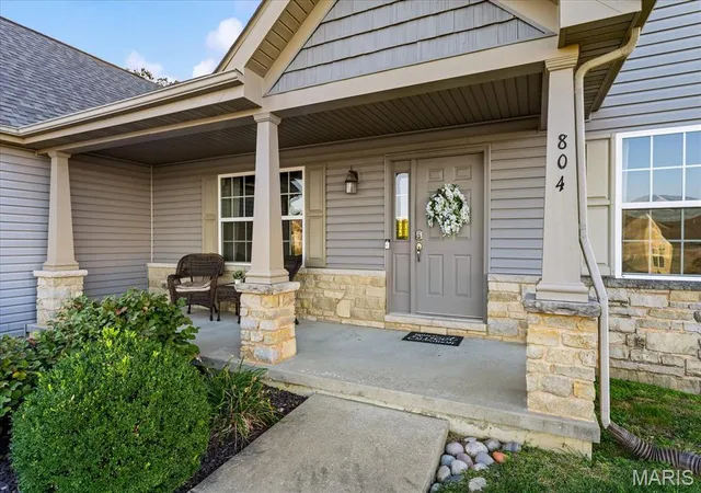 Photo 3 of Single family home for sale at 804 Autumn Rise Ln, Columbia, IL 62236 | MLS# MIS26052668 | Listing updated on 2026-10-15
