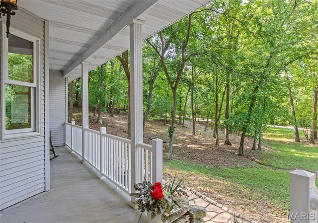Photo 3 of Single family home for sale at 5002 Circle Dr, Imperial, MO 63052 | MLS# MIS26052679 | Listing updated on 2026-10-07