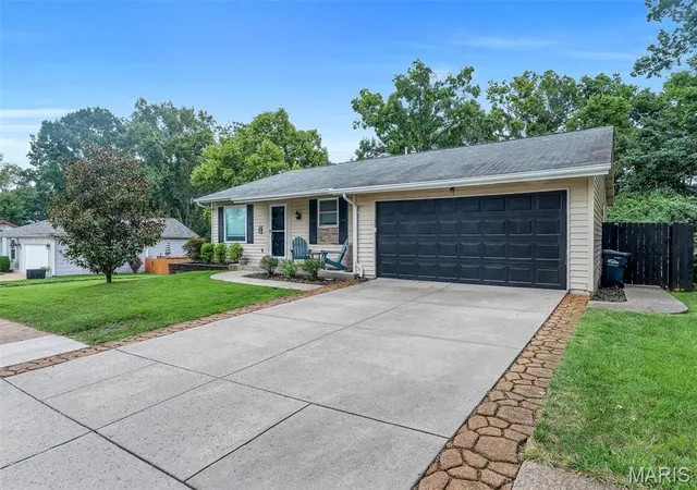 2nd image of 6 Fawn Meadows Dr, Eureka, MO 63025 | MLS# MIS26052685