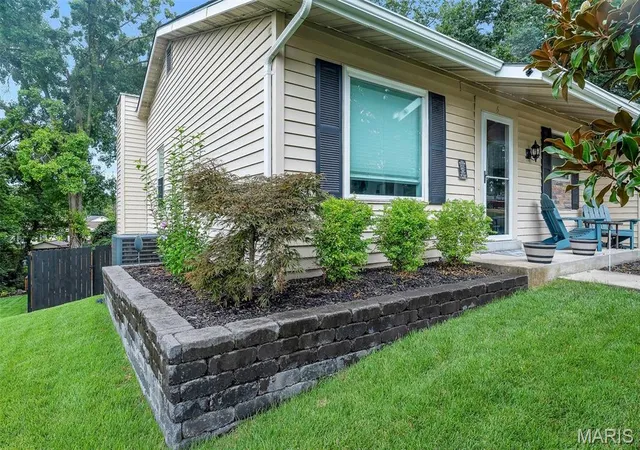 Photo 3 of Sale Pending at 6 Fawn Meadows Dr, Eureka, MO 63025 | MLS# MIS26052685 | Listing updated on 2026-08-23