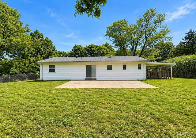 Photo 2 of Sale Pending at 3583 Sunrise Dr, Imperial, MO 63052 | MLS# MIS26052689 | Listing updated on 2026-09-15