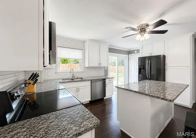 Photo 3 of Sale Pending at 3583 Sunrise Dr, Imperial, MO 63052 | MLS# MIS26052689 | Listing updated on 2026-09-15