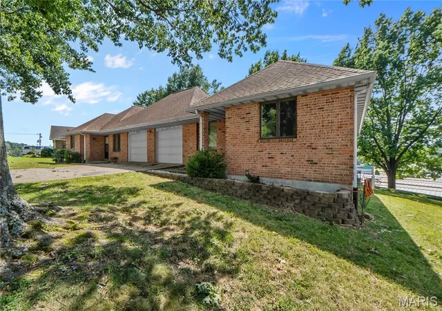 Photo 2 of Single family home for sale at 1509, 1511 Jessica St, Cape Girardeau, MO 63701 | MLS# MIS26052700 | Listing updated on 2026-08-24