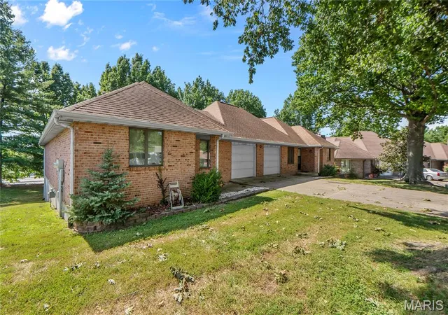 Photo 3 of Single family home for sale at 1509, 1511 Jessica St, Cape Girardeau, MO 63701 | MLS# MIS26052700 | Listing updated on 2026-08-24