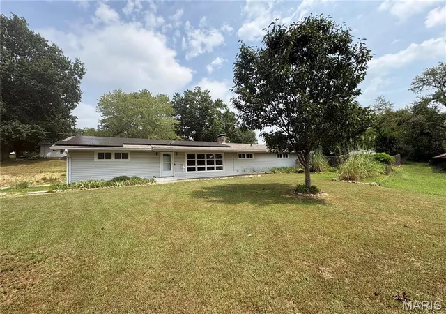 1st image of 1020 Walnut St, Cabool, MO 65689 | MLS# MIS26052701