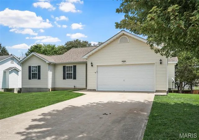 Photo 3 of Single family home for sale at 808 Big Red Ct, Warrenton, MO 63383 | MLS# MIS26052712 | Listing updated on 2026-10-05
