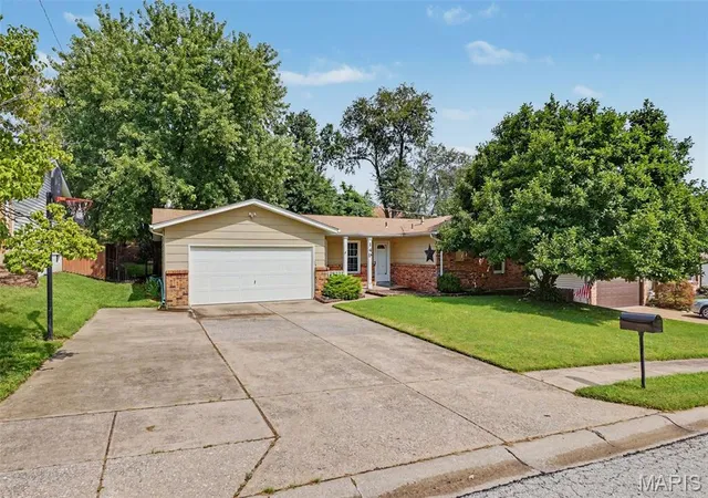 Photo 2 of Sale Pending at 149 Hunters Rdg, Saint Charles, MO 63301 | MLS# MIS26052722 | Listing updated on 2026-09-12