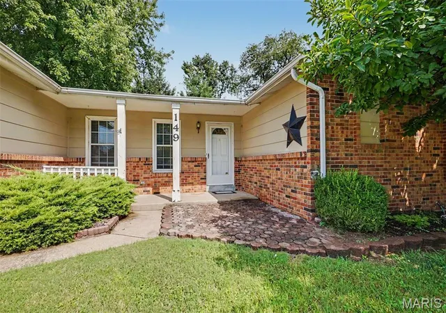 Photo 3 of Sale Pending at 149 Hunters Rdg, Saint Charles, MO 63301 | MLS# MIS26052722 | Listing updated on 2026-09-12