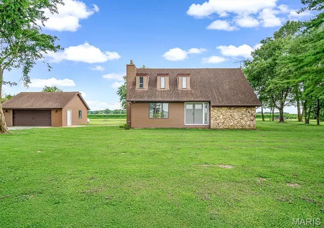 Photo 1 of Single family home for sale at 10024 Karch Rd, Mascoutah, IL 62258 | MLS# MIS26052727 | Listing updated on 2026-10-13