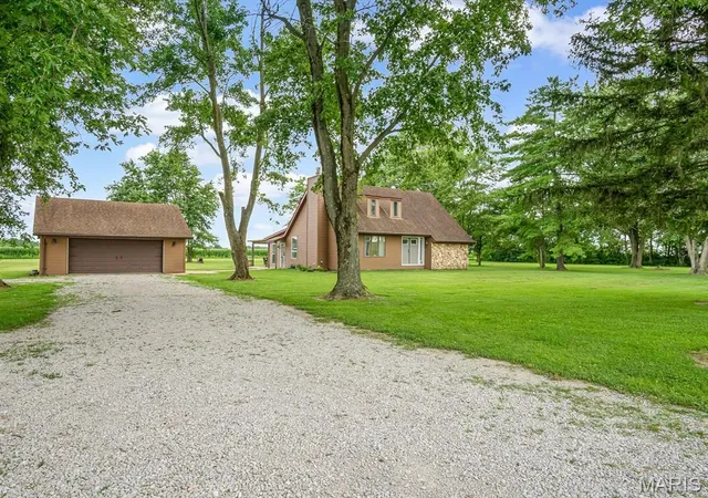 Photo 2 of Single family home for sale at 10024 Karch Rd, Mascoutah, IL 62258 | MLS# MIS26052727 | Listing updated on 2026-10-13