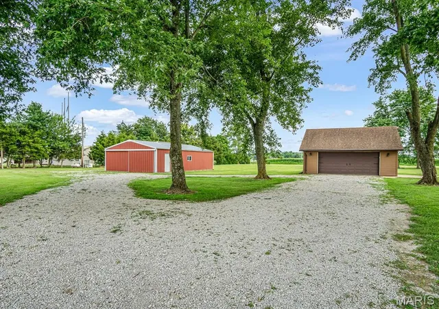 Photo 3 of Single family home for sale at 10024 Karch Rd, Mascoutah, IL 62258 | MLS# MIS26052727 | Listing updated on 2026-10-13