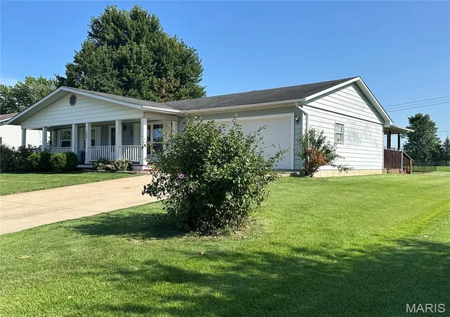 Photo 4 of Single family home for sale at 1806 Southridge Ln, Owensville, MO 65066 | MLS# MIS26052729 | Listing updated on 2026-09-03