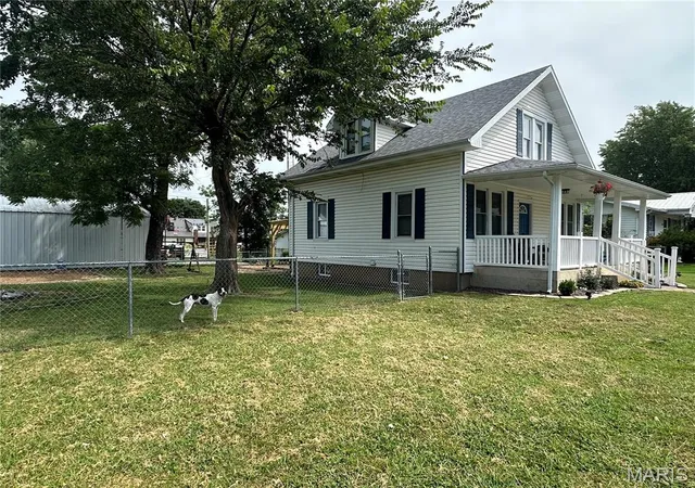 Photo 3 of Single family home for sale at 205 E Monroe, Owensville, MO 65066 | MLS# MIS26052732 | Listing updated on 2026-08-16