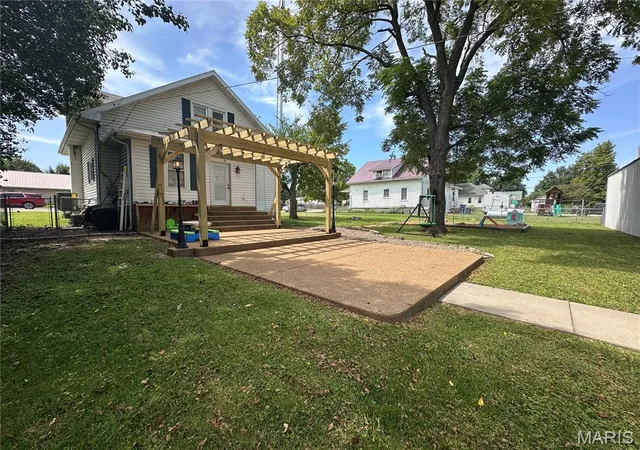 Photo 4 of Single family home for sale at 205 E Monroe, Owensville, MO 65066 | MLS# MIS26052732 | Listing updated on 2026-08-16