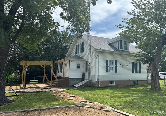 Photo 5 of Single family home for sale at 205 E Monroe, Owensville, MO 65066 | MLS# MIS26052732 | Listing updated on 2026-08-16