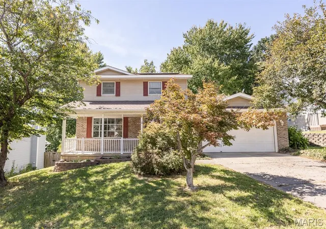 Photo 2 of Single family home for sale at 30 Williamsburg Ln, Glen Carbon, IL 62034 | MLS# MIS26052745 | Listing updated on 2026-10-02