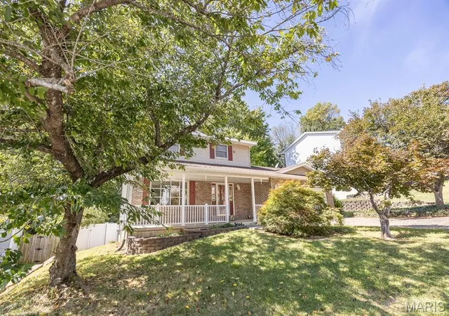 Photo 3 of Single family home for sale at 30 Williamsburg Ln, Glen Carbon, IL 62034 | MLS# MIS26052745 | Listing updated on 2026-10-02