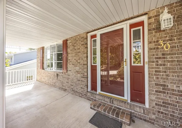 Photo 4 of Single family home for sale at 30 Williamsburg Ln, Glen Carbon, IL 62034 | MLS# MIS26052745 | Listing updated on 2026-10-02