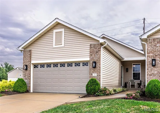 Photo 1 of Single family home for sale at 10 Thoreau Ct, O Fallon, MO 63366 | MLS# MIS26052746 | Listing updated on 2026-10-21