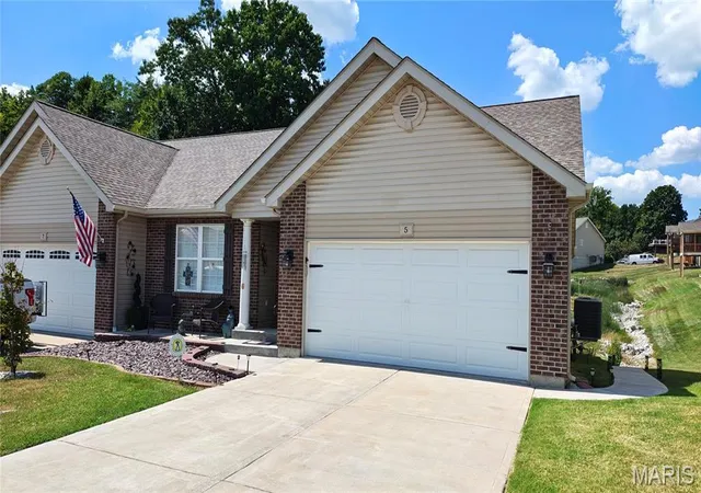 Photo 2 of Sale Pending at 5 Jackson Cir, Festus, MO 63028 | MLS# MIS26052749 | Listing updated on 2026-09-01
