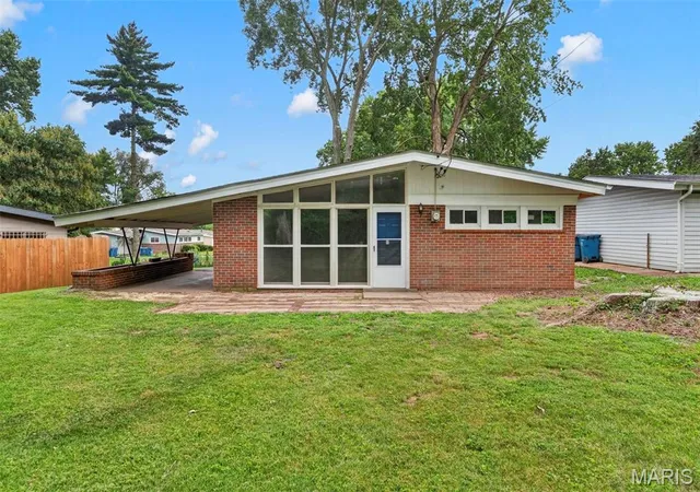 Photo 1 of Sale Pending at 8401 Saint Olaf Dr, Saint Louis, MO 63134 | MLS# MIS26052756 | Listing updated on 2026-09-05