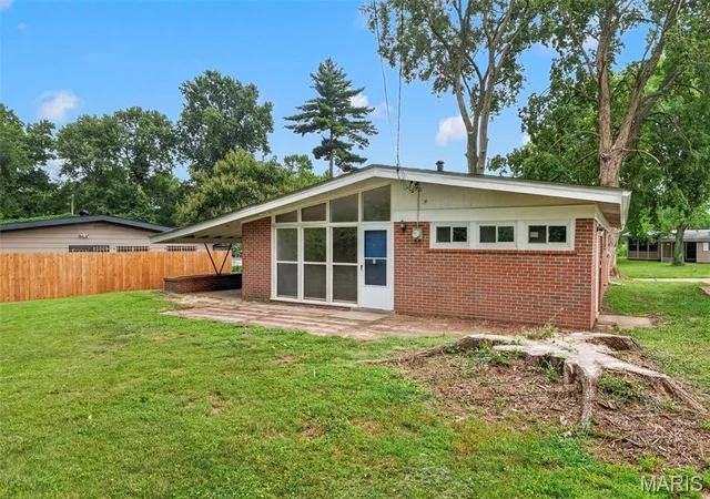 Photo 2 of Sale Pending at 8401 Saint Olaf Dr, Saint Louis, MO 63134 | MLS# MIS26052756 | Listing updated on 2026-09-05