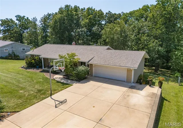 3rd image of 62 Pearl Dr, Hillsboro, MO 63050 | MLS# MIS26052758