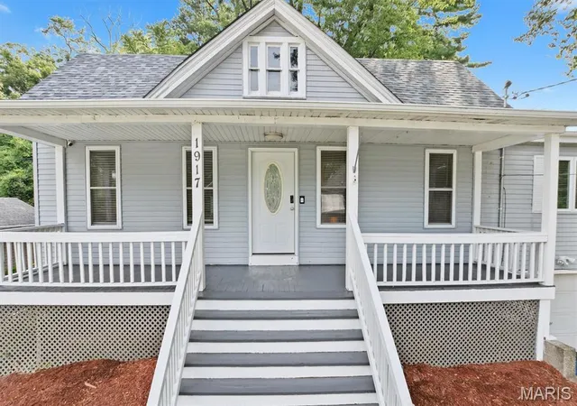 Photo 2 of Single family home for sale at 1917 Liberty St, Alton, IL 62002 | MLS# MIS26052770 | Listing updated on 2026-09-06