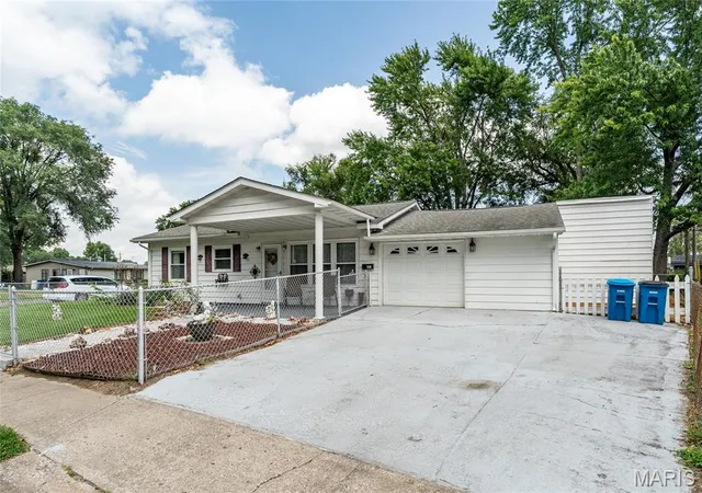 Photo 2 of Single family home for sale at 2200 Wilson Ave, Granite City, IL 62040 | MLS# MIS26052774 | Listing updated on 2026-09-12