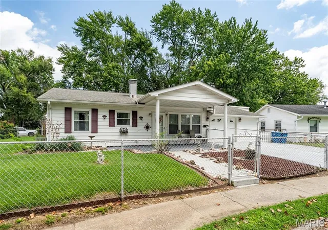 Photo 3 of Single family home for sale at 2200 Wilson Ave, Granite City, IL 62040 | MLS# MIS26052774 | Listing updated on 2026-09-28