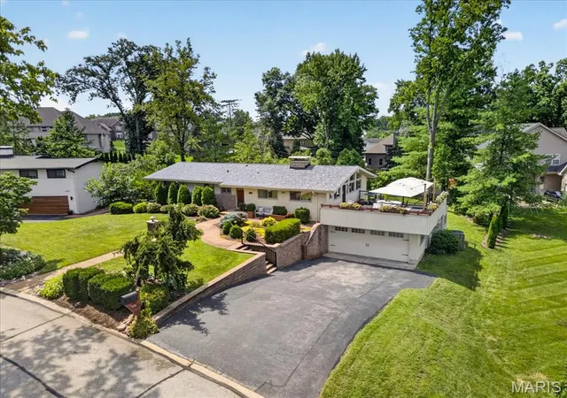 2nd image of 11728 Claychester Dr, Saint Louis, MO 63131 | MLS# MIS26052776